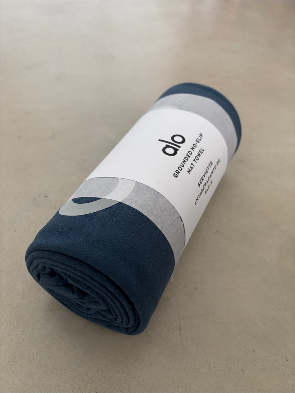 New Alo Yoga Grounded No Slip Yoga Mat Towel in Eclipse Blue - Picture 3 of 10